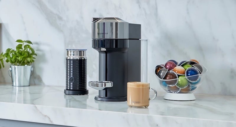 Nespresso Vertuo Next Deluxe kaffemaskin fra DeLonghi®, Pure Chrome